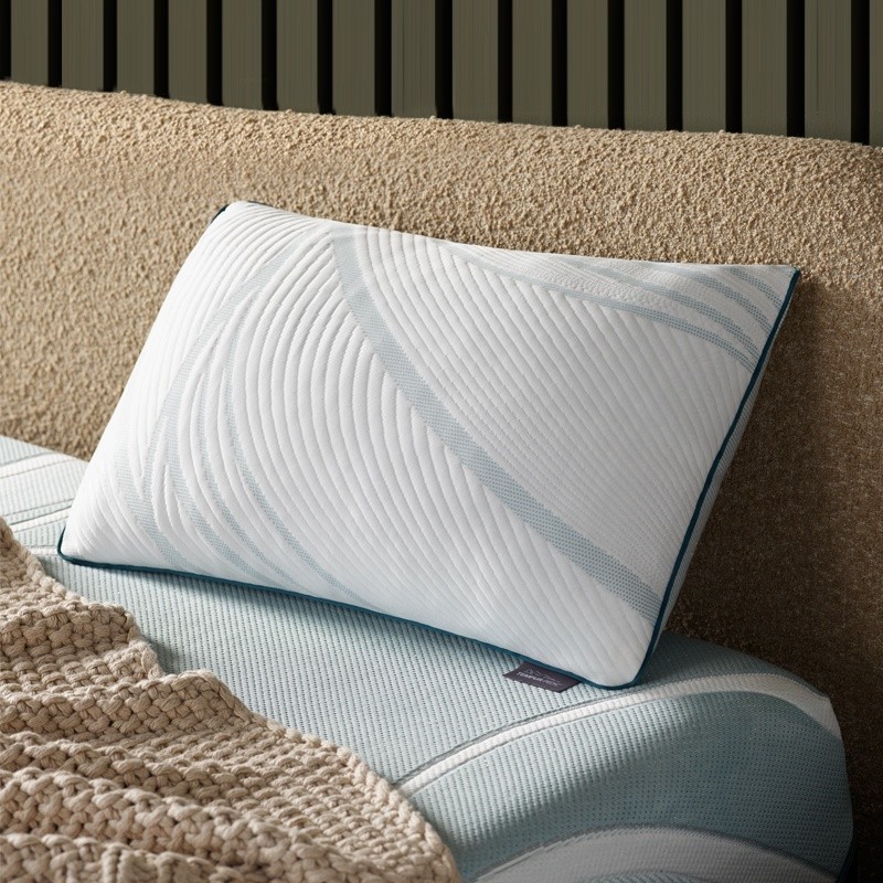 値下げ！新品TEMPUR Original Pillow ミディアム Tempur-Pedic Retail Pillows | Tempur-Pedic