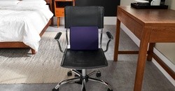 Travel cushion on a desk chair