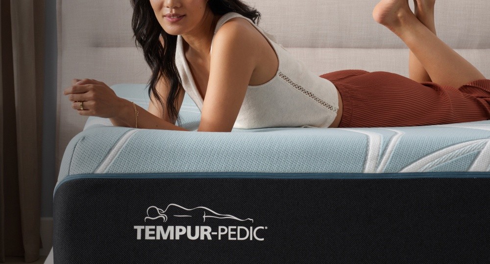 Woman lying on a LuxeBreeze Hybrid mattress