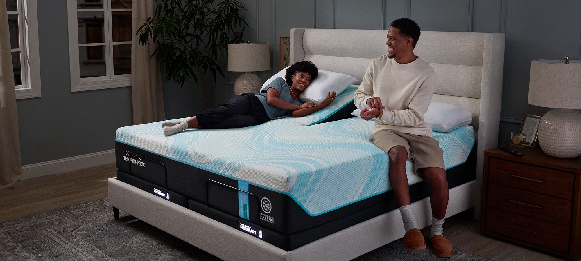 TEMPUR-LuxeBreeze® Split Head King | Tempur-Pedic