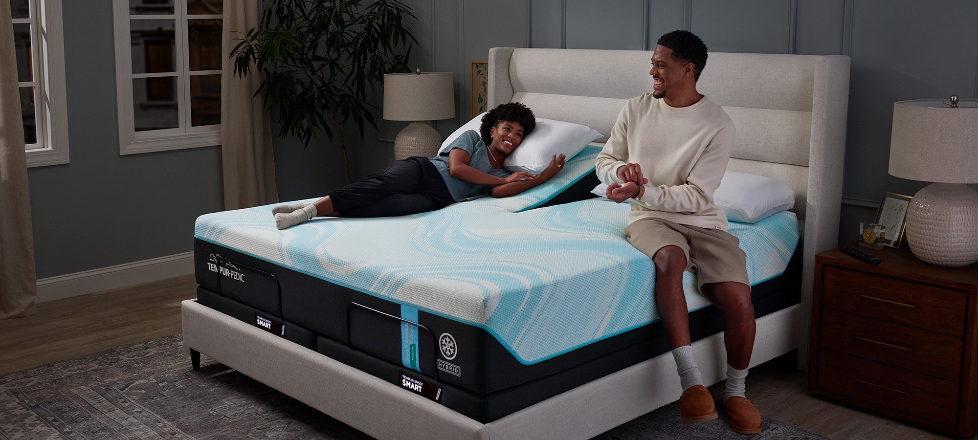 TEMPUR-LuxeBreeze® Split Head King | Tempur-Pedic