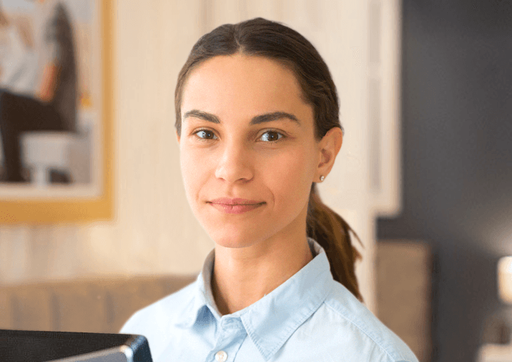Female Tempur-Pedic flagship store employee